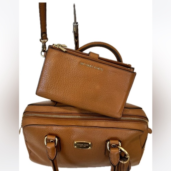 MICHAEL KORS 2 Piece Set Pebbled Leather Satchel and Large Wristlet - Picture 3 of 11